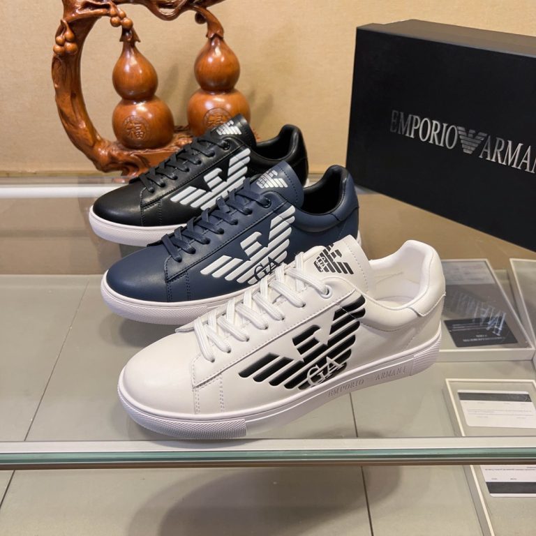 Armani Schuhe sehen ähnlich aus wie gefälschte Schuhe mit rotem Boden