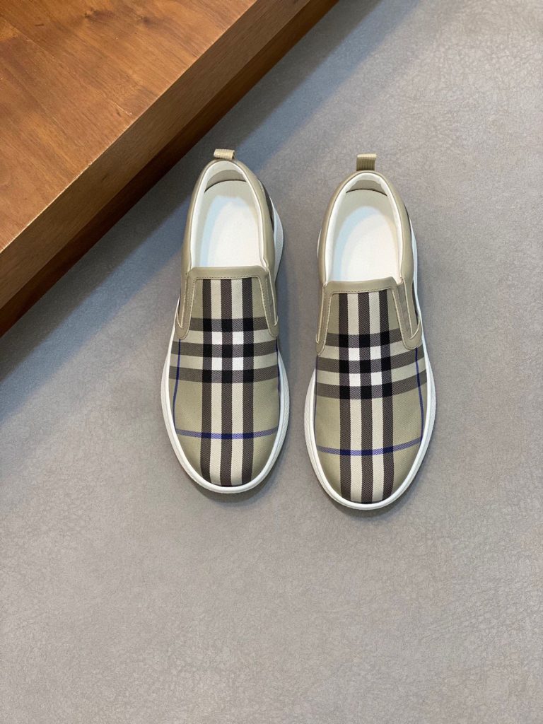 Burberry Shoes Cowhide Aaa Fake Valentino Shoes