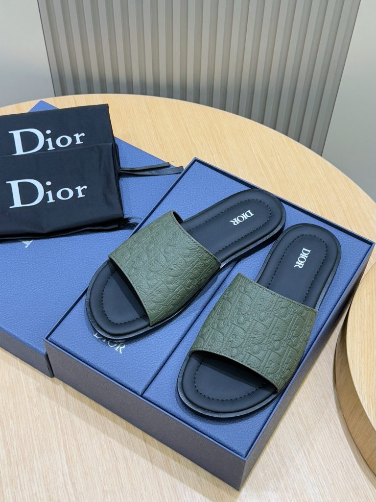 Dior Shoes Leather Elegant Designer Fake Valentino Shoes