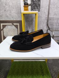 Gucci zapatos de cuero de lujo parecen falsas zapatillas de deporte