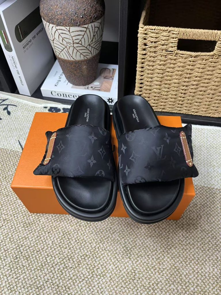 Louis Vuitton Shoes Calfskin Retro 1:1 Faux Valentino Shoes