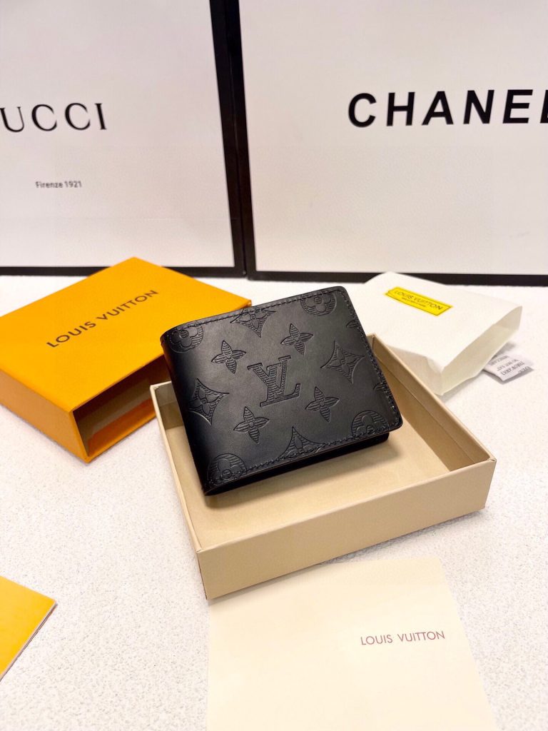 Luxury Louis Vuitton Black Cowhide Look Alike Replica