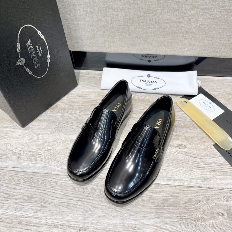 Prada Shoes Aaa Valentino Knock Off Shoes