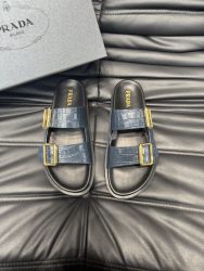 Zapatos de Prada se parecen a los zapatos falsos de fondo rojo